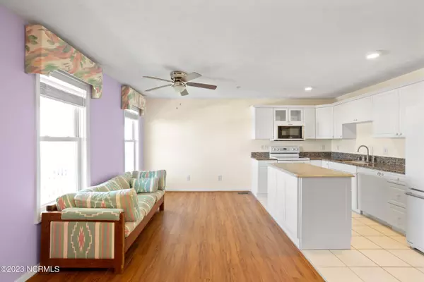 Surf City, NC 28445,305 N Topsail Drive ##22