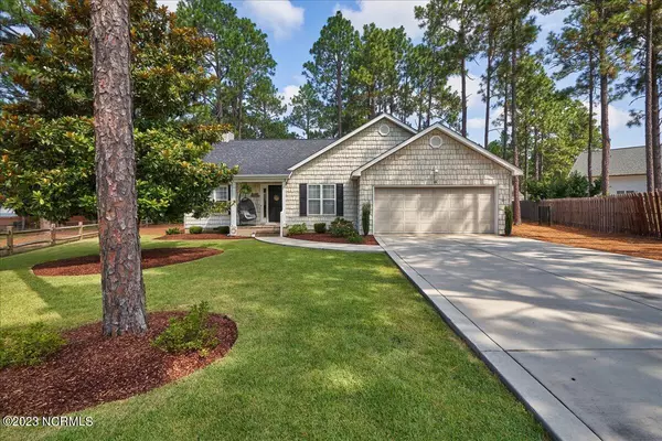 29 Calhoun LN, Pinehurst, NC 28374