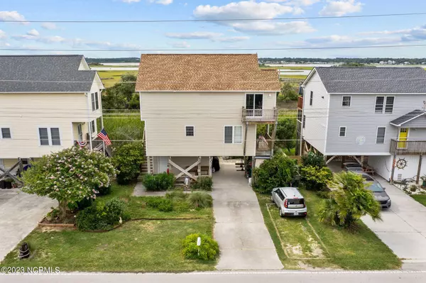 1007 S Topsail Drive,  Surf City,  NC 28445