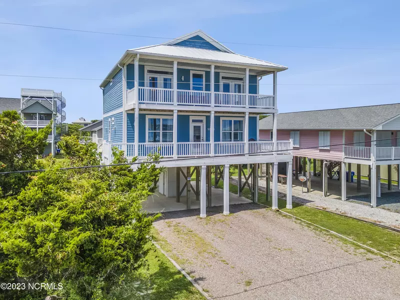 1009 N Topsail Drive, Surf City, NC 28445