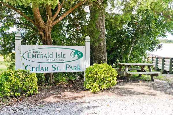 Emerald Isle, NC 28594,430 Holly ST