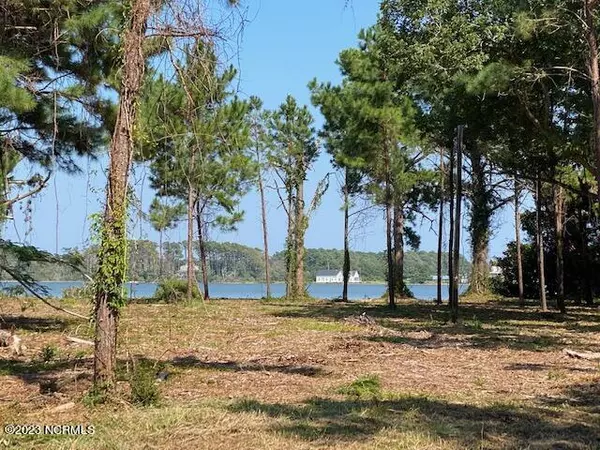 Gloucester, NC 28528,235 Sleepy Point RD