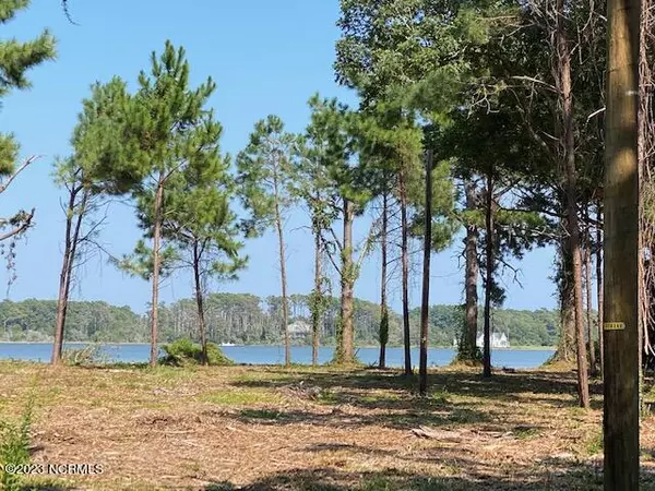 Gloucester, NC 28528,235 Sleepy Point RD