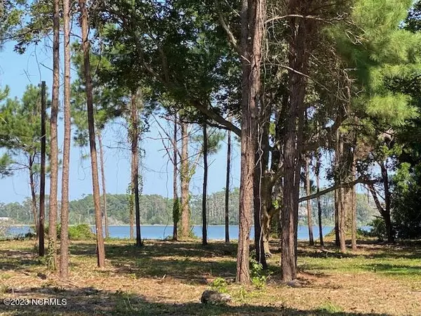 Gloucester, NC 28528,235 Sleepy Point RD