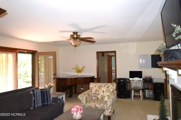 West End, NC 27376,102 Thistle LN