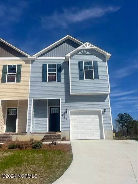 247 Shallowbag LN, Jacksonville, NC 28546