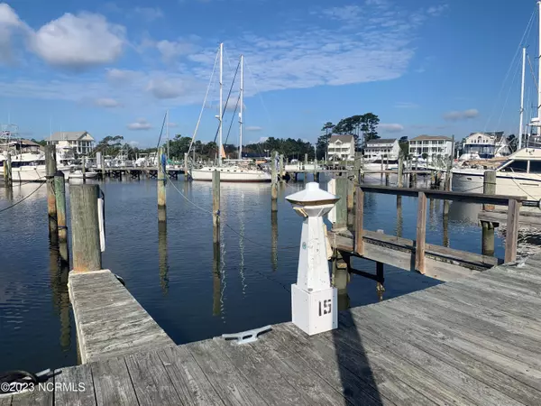 Beaufort, NC 28516,409 Island DR #15