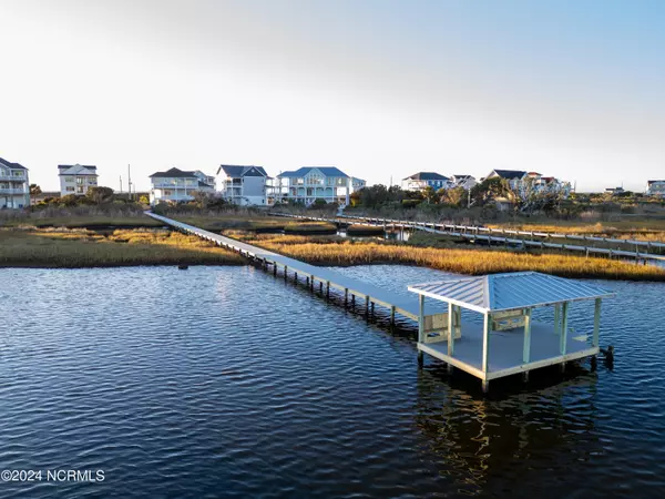 North Topsail Beach, NC 28460,601 New River Inlet RD