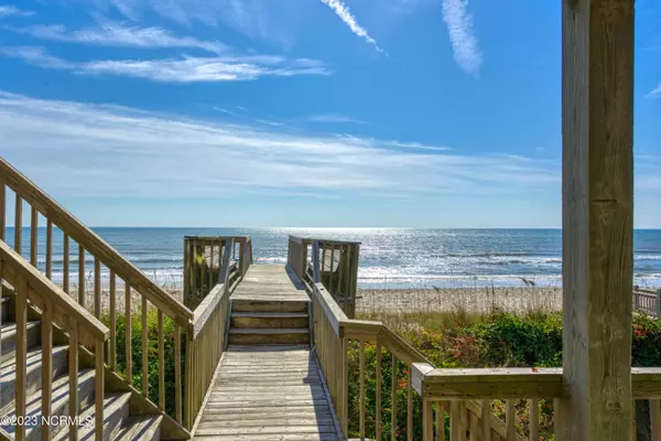 North Topsail Beach, NC 28460,4464 Island DR