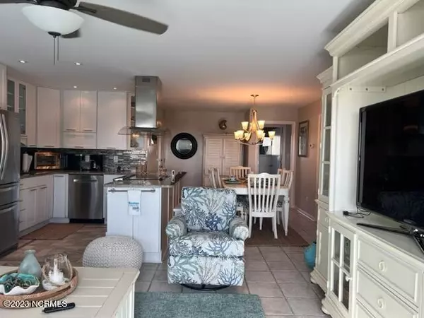 Emerald Isle, NC 28594,9201 Coast Guard RD #C102