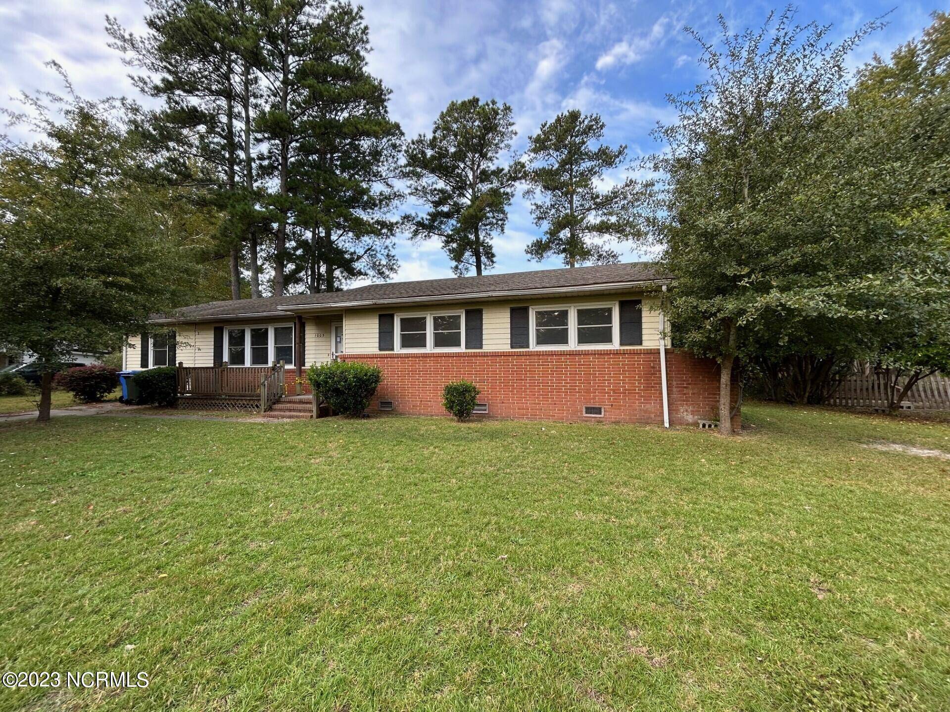 1005 Scotsdale RD, Laurinburg, NC 28352