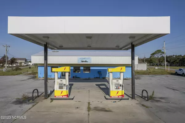 Harkers Island, NC 28531,600 Cape Lookout DR