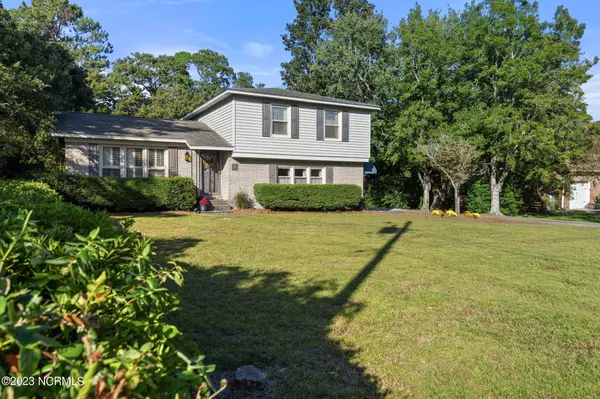 17 Pelican Point Road,  Wilmington,  NC 28409