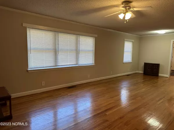 Candor, NC 27229,142 E Randolph ST