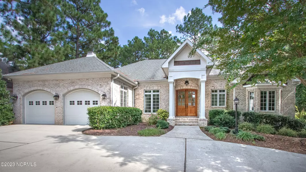 22 Peachtree LN, Pinehurst, NC 28374