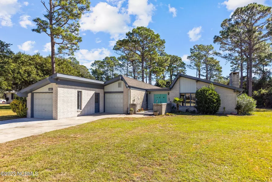 121 Pine Lake RD, Cape Carteret, NC 28584