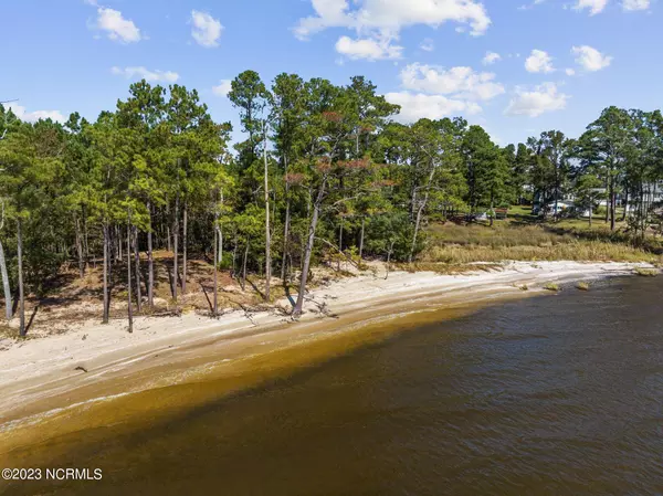 18 Sandy Bay DR E,  Oriental,  NC 28571