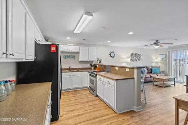 Oak Island, NC 28465,105 SE 58th ST ## 9203