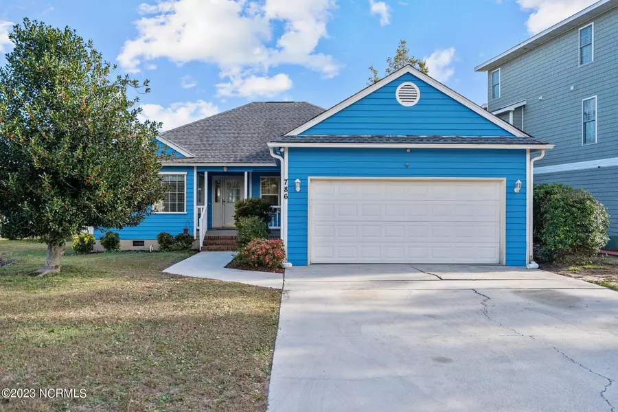 786 Settlers LN, Kure Beach, NC 28449