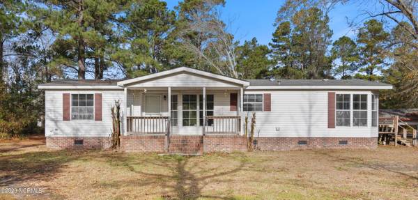 5689 Maple Street NE,  Winnabow,  NC 28479