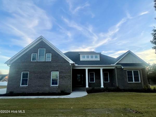 400 Donald DR,  Winterville,  NC 28590