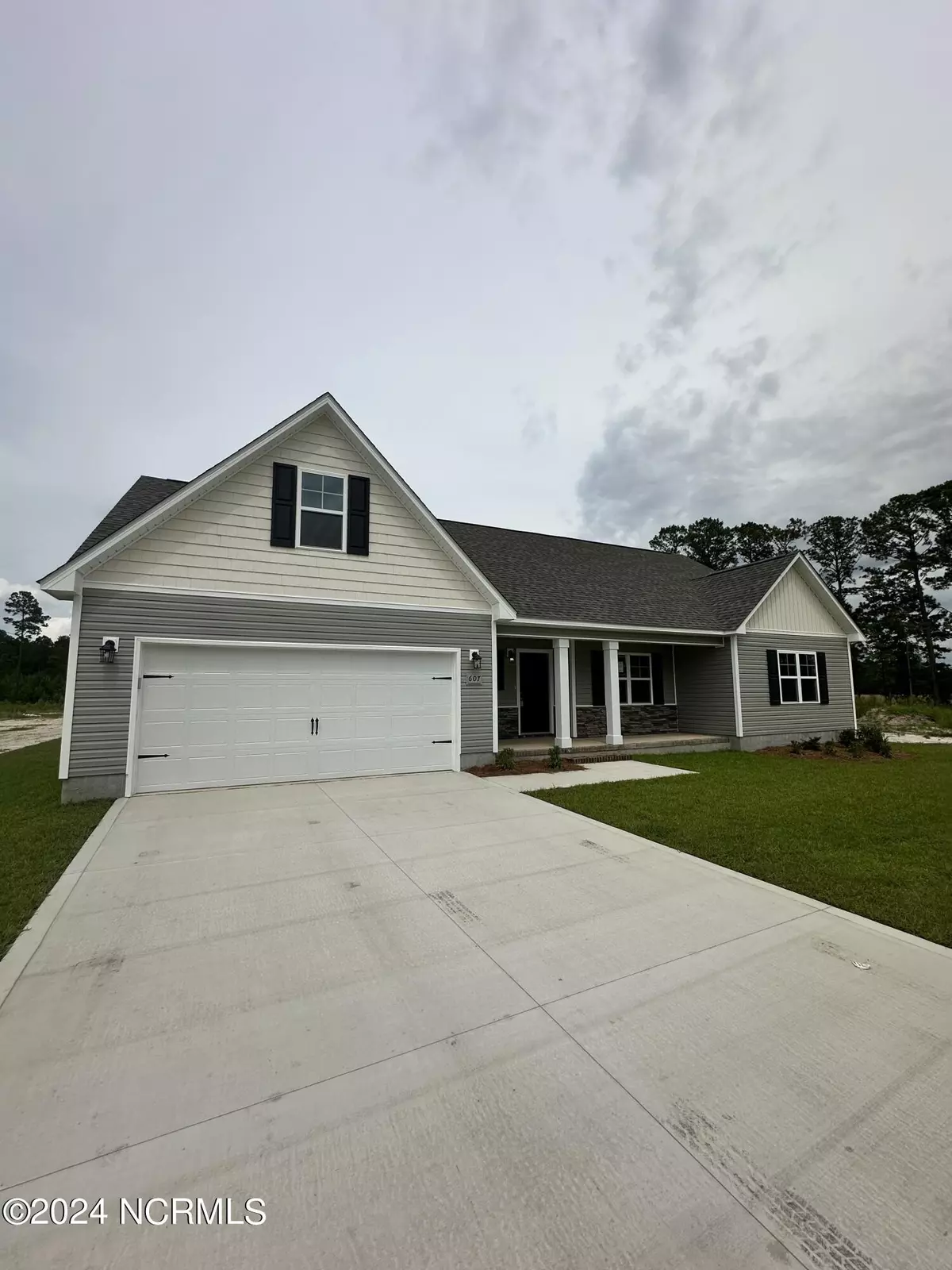 Hubert, NC 28539,607 Larkspur LN