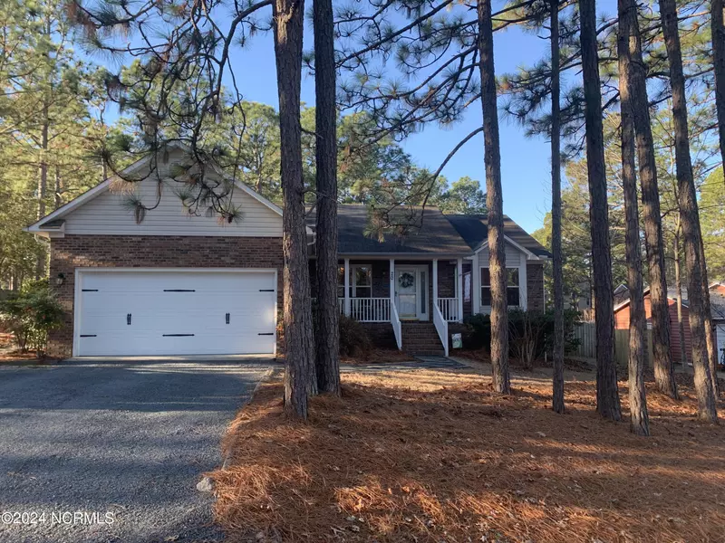 20 Sawmill RD E, Pinehurst, NC 28374