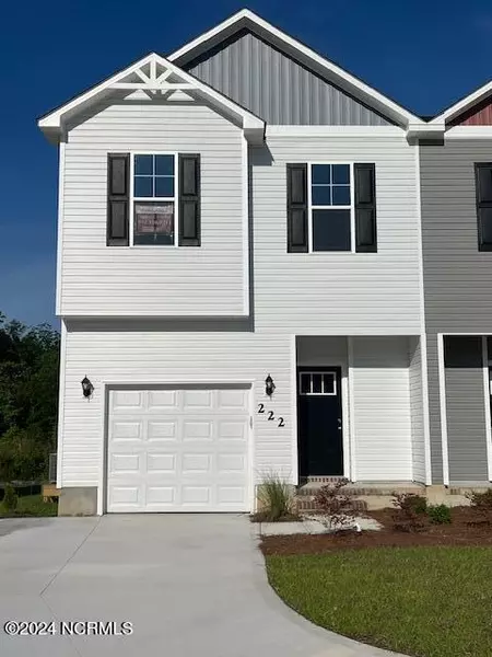 222 Shallowbag Bay LN, Jacksonville, NC 28546