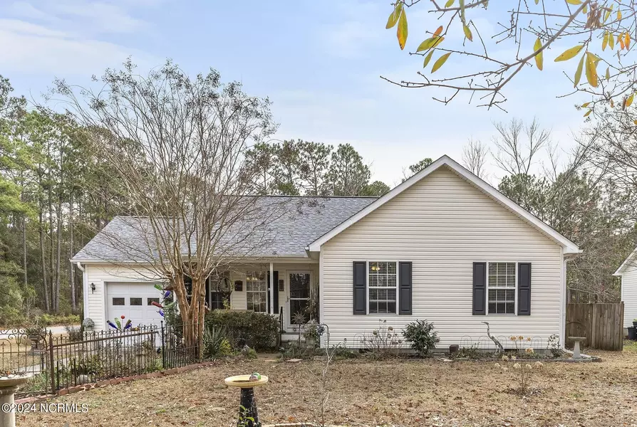 61 W South Shore DR, Southport, NC 28461