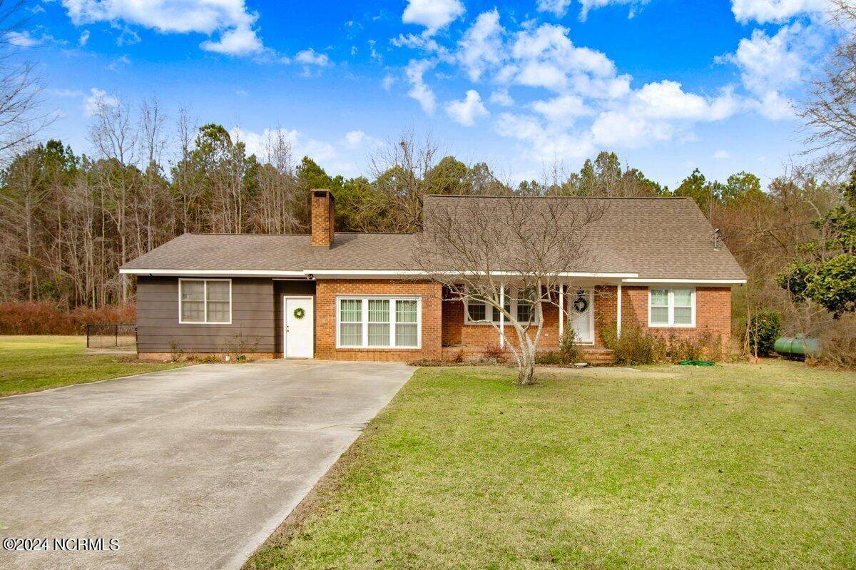 189 Pineland AVE, Mount Olive, NC 28365