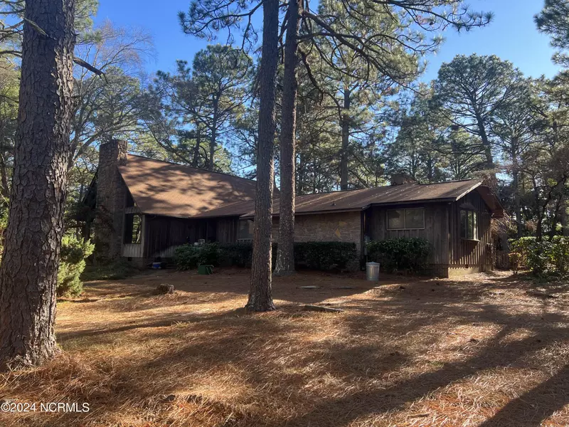 380 Ox Ridge LN, Southern Pines, NC 28387