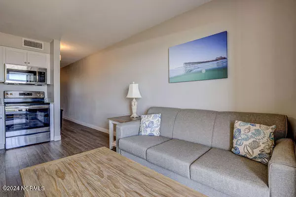 Wrightsville Beach, NC 28480,711 S Lumina AVE #306