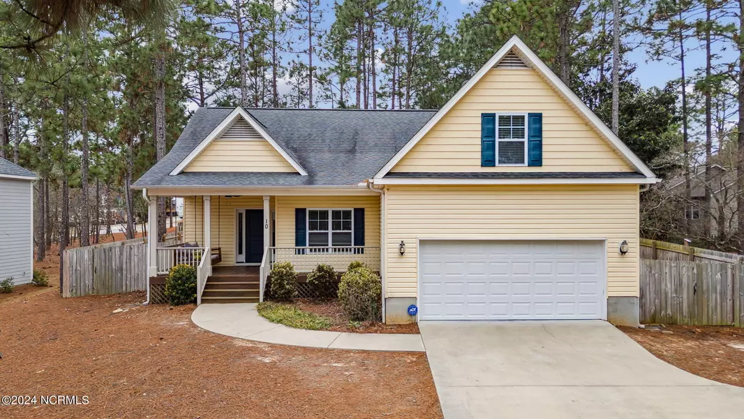 10 Forrest DR, Pinehurst, NC 28374