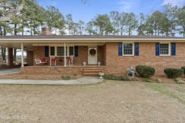 386 Outlaws Bridge RD, Albertson, NC 28508
