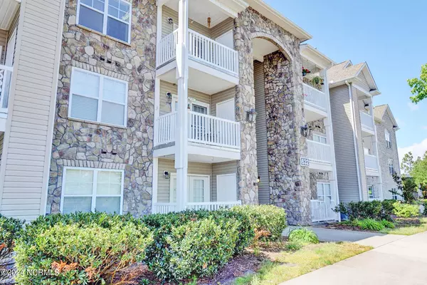 632 Condo Club Drive #108, Wilmington, NC 28412