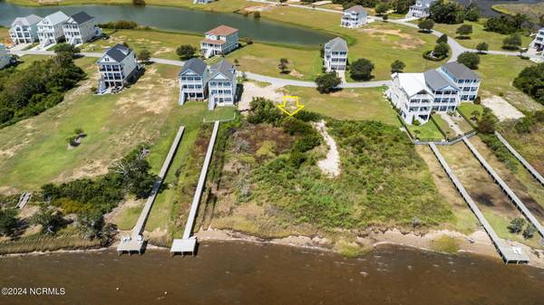 719 Cannonsgate DR, Newport, NC 28570