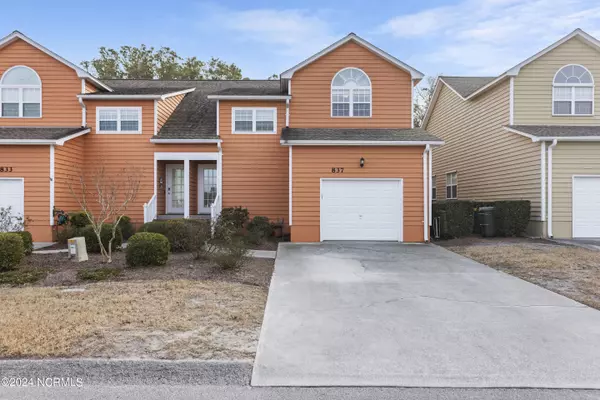 837 Sloop Pointe LN, Kure Beach, NC 28449