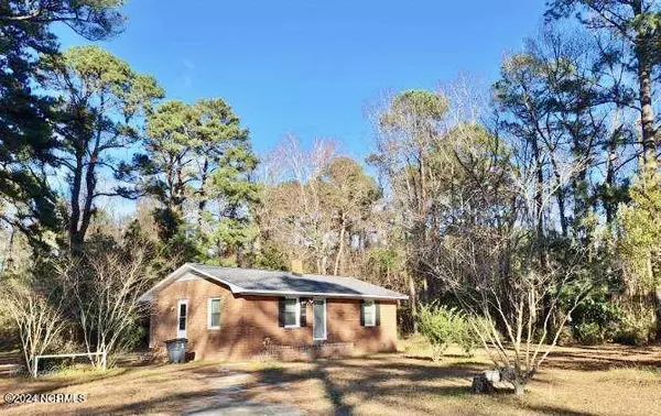 1108 E Old Highway 74 76, Lake Waccamaw, NC 28450