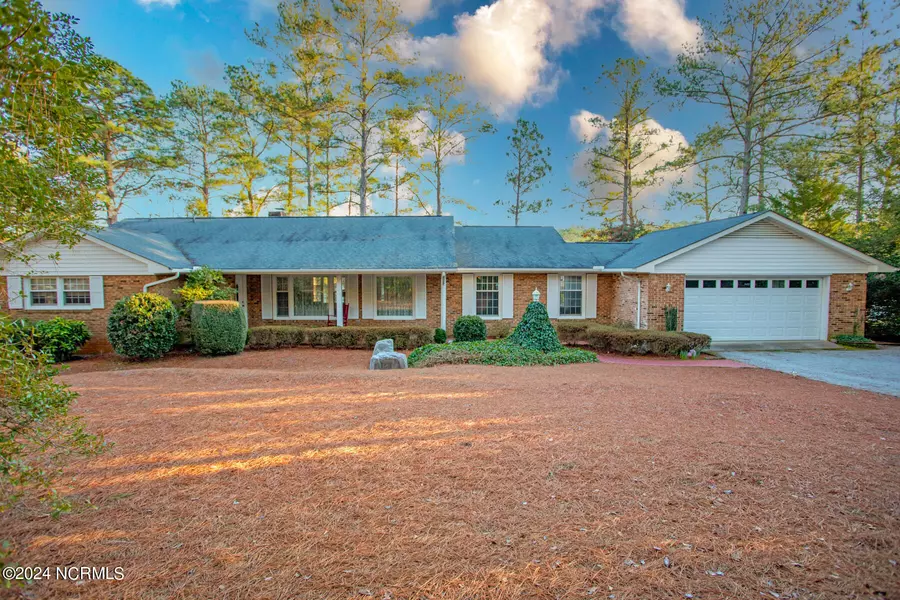 42 Shadow LN, Whispering Pines, NC 28327