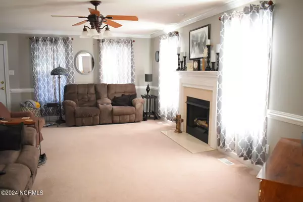 Roseboro, NC 28382,220 Naylor School RD