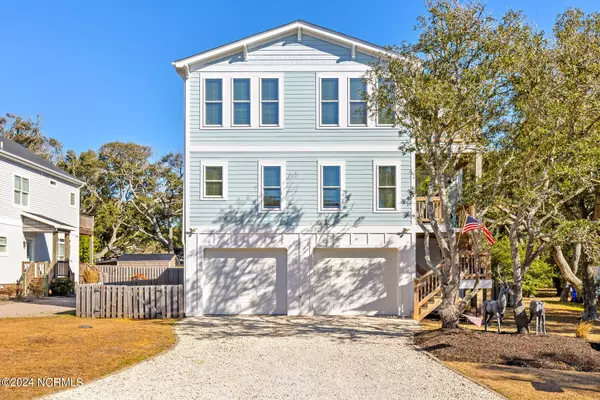 208 SE 78th Street, Oak Island, NC 28465