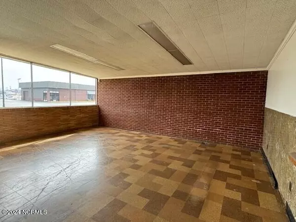 Ahoskie, NC 27910,422 Peacock ST