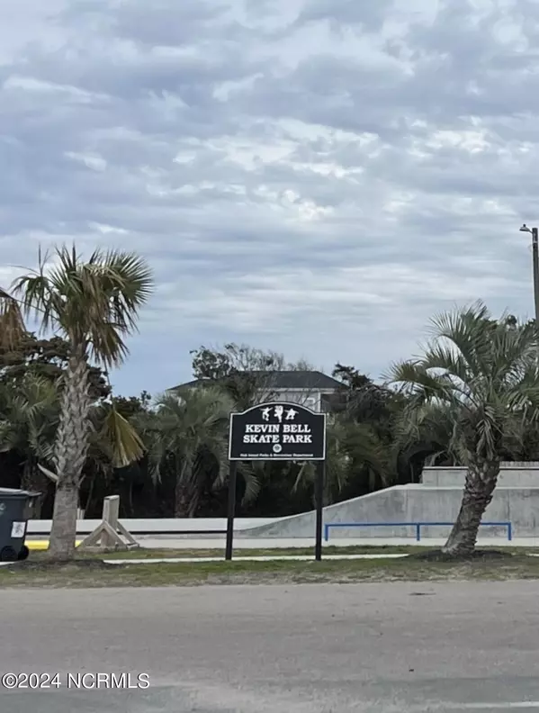 Oak Island, NC 28465,402 NE 79th ST