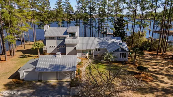 813 Fork Point RD, Oriental, NC 28571