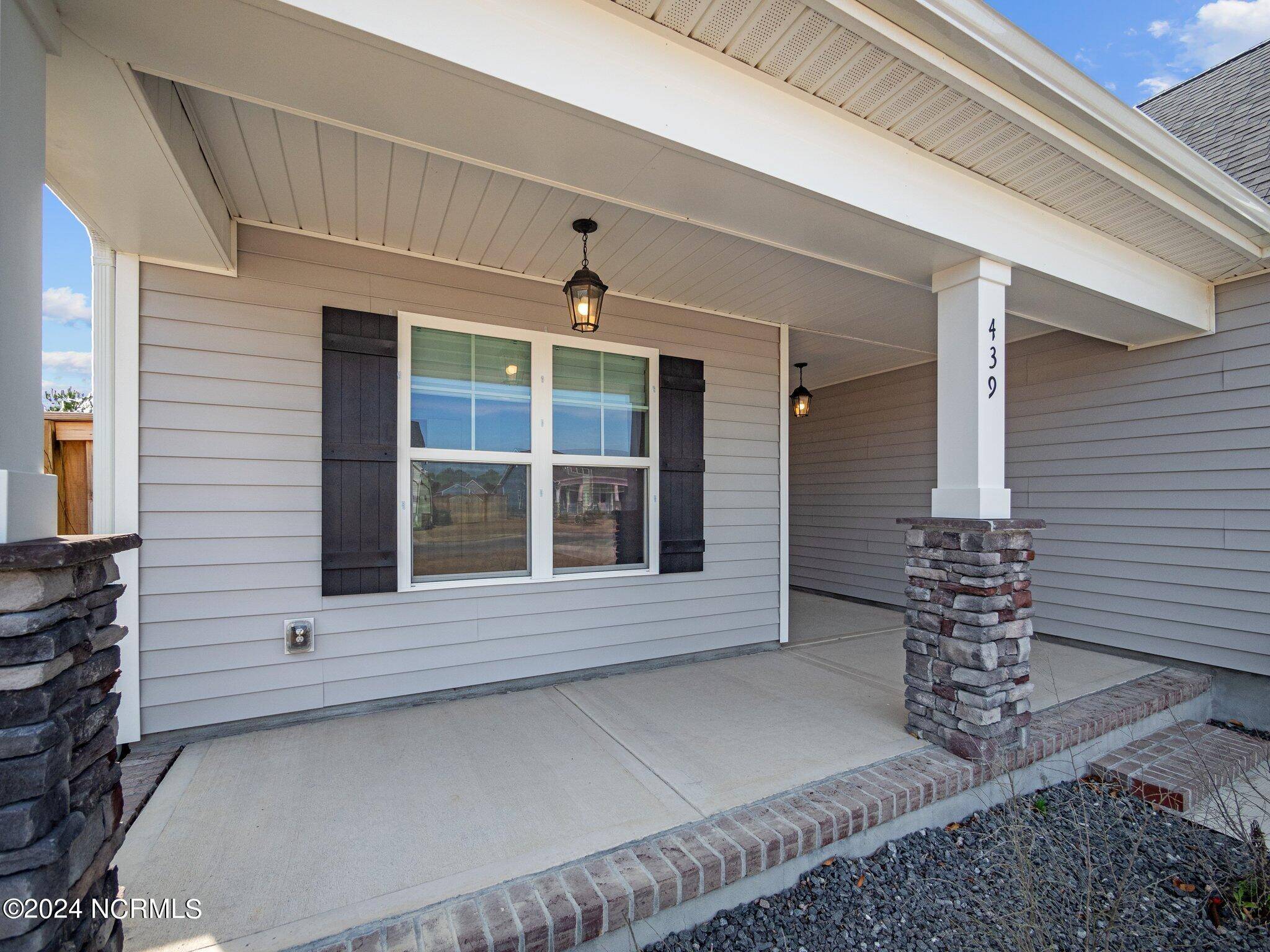 Sneads Ferry, NC 28460,439 Pebble Shore DR