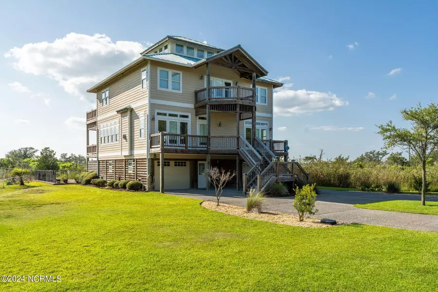 110 Windjammer DR, Surf City, NC 28445