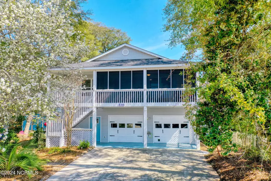 238 NE 37th ST, Oak Island, NC 28465