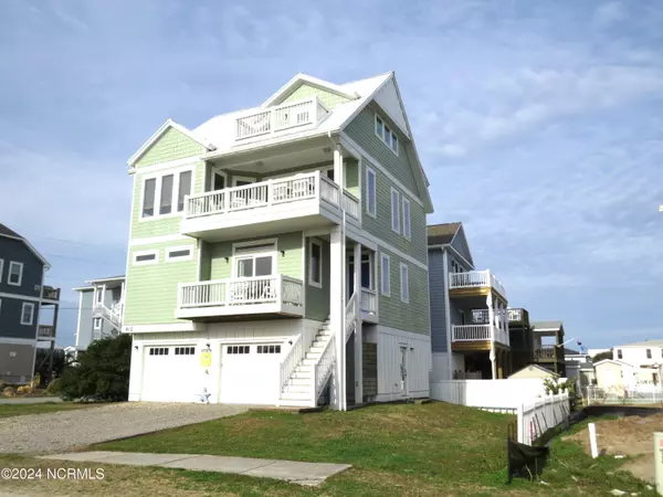 402 N Topsail DR, Surf City, NC 28445