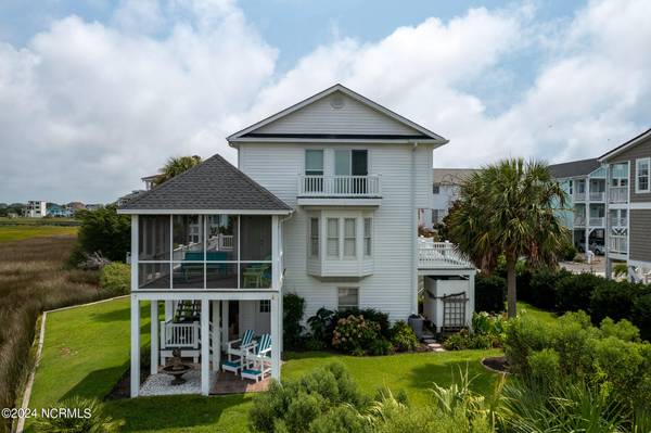 Holden Beach, NC 28462,121 Sunshine LN