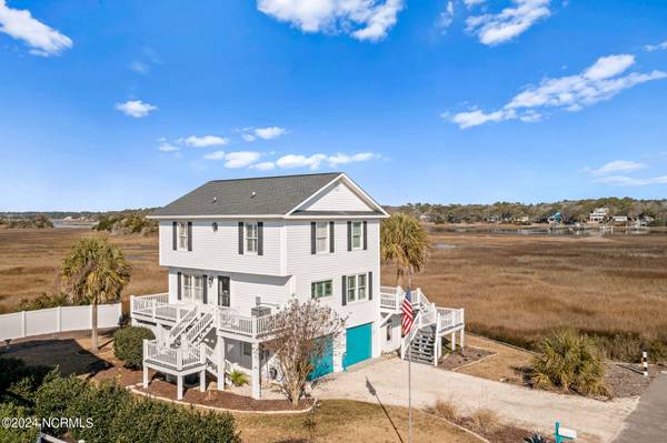 121 Sunshine LN, Holden Beach, NC 28462